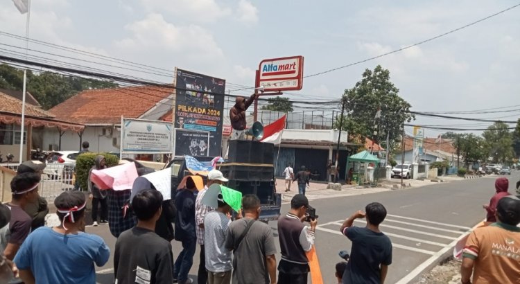 Diduga tidak Netral AMPD, Lakukan Aksi Unjuk Rasa di Bawaslu dan BKPSDM Pandeglang