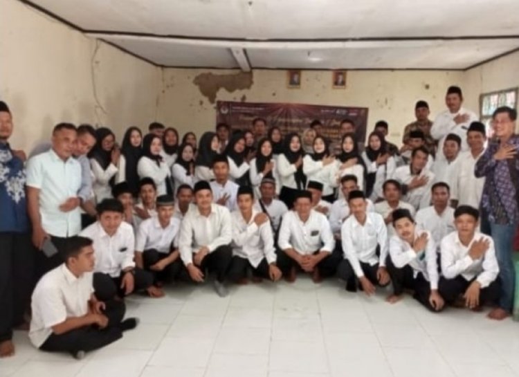 Anggota KPPS Desa Surianeun Kecamatan Patia, Diduga Lakukan Kampanye Dengan Mengacungkan Dua Jari, LIN Minta Bawaslu Lakukan Tindakan Tegas