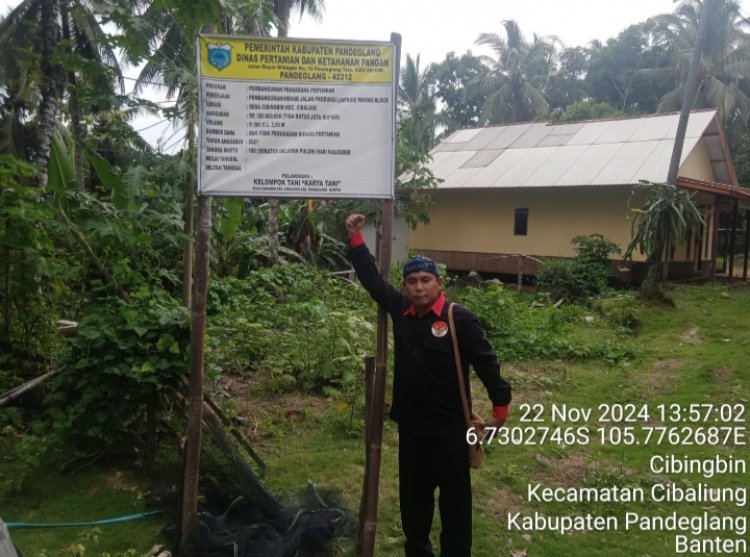 Diduga Oknum Sekdes Merangkap Bendahara Kelompok Tani dan Pengerjaan JAPROD Disinyalir Tumpang Tindih Dengan Jalan Poros Desa.