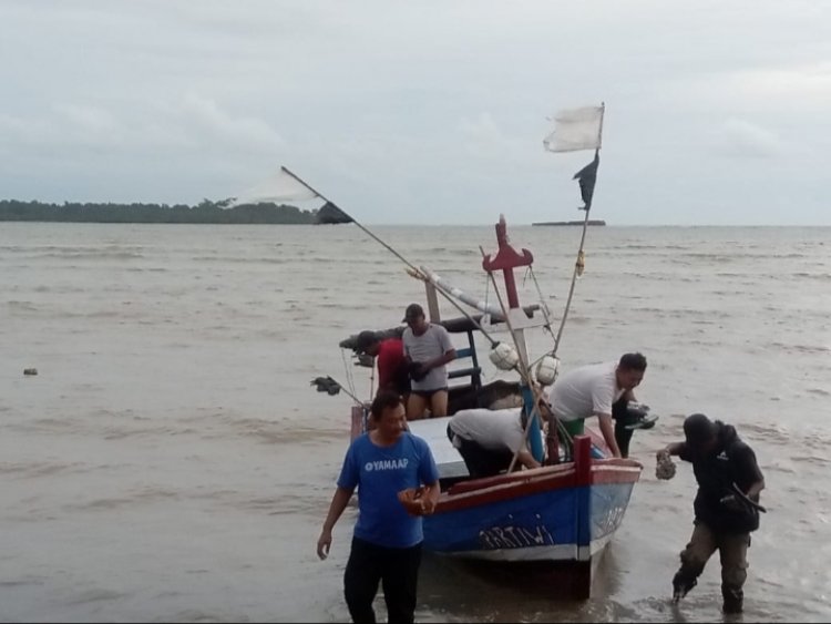 Karena Cuaca Ekstrim Kondisi Laut Sangat Berbahaya Kadis Perikanan Pandeglang Himbau Nelayan Lebih Waspada. 