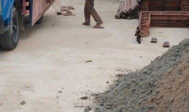 Rekanan dan konsultan Tetap Bertanggung Jawab Memperbaiki Verstek Puskesmas Kalirejo Yang Rusak Akibat Curah Hujan Yang Deras Dan Kini Mulai  Di Bangun Kembali.