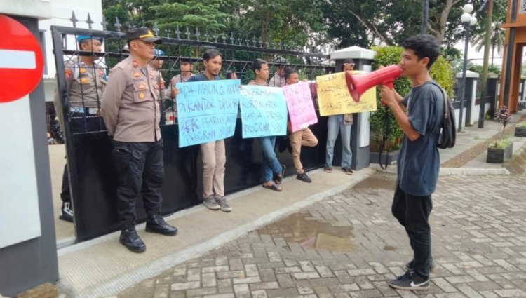 Hak Guru Pandeglang Dipermainkan, Aktivis Amira Pandeglang, Sebut 2 Periode Irna-Tanto Gagal Atasi Kesejahteraan.