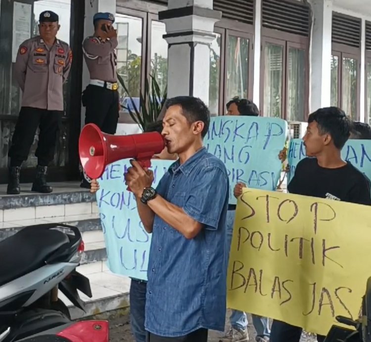 Aktivis P4 Lakukan Aksi Unras di ULP Pandeglang , Diduga Ada Monopili Pada Proses Lelang