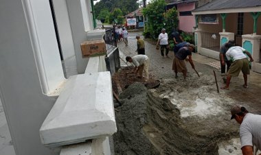 Bersih dan Berkah, Warga Komplek BPI Gotong Royong Persiapkan Masjid untuk Ramadhan