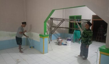 Sambut Bulan Suci Ramadhan, Warga Kampung Sukacai Lebak RT 01 Lakukan Pengecatan Mushola Hidayatu