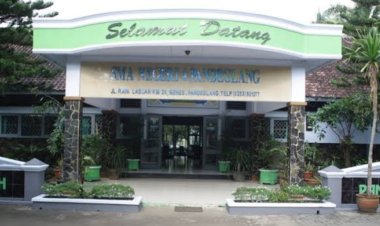 DPC Amira Pandeglang, Menyoal Terkait Penjualan Seragam & LPJ Dana BOS Di SMAN 4 Pandeglang