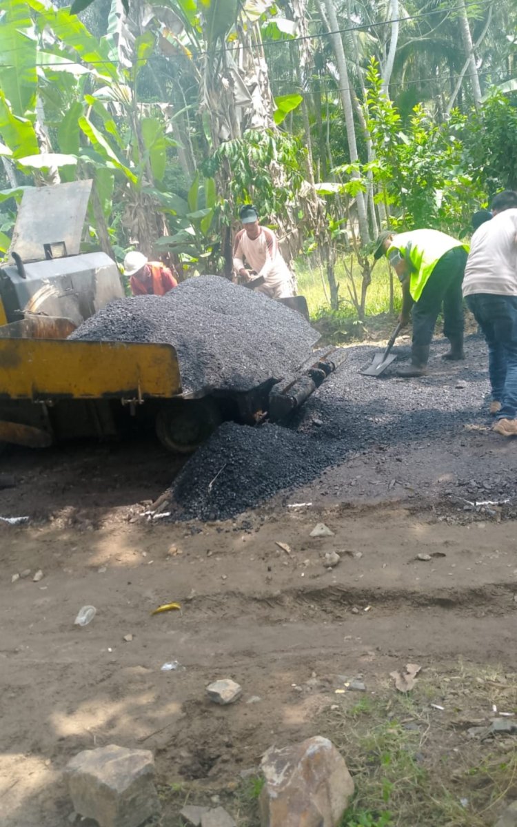 Rehab Jalan Pagelaran Babakan Masjid, Oleh CV. Mustika Pandeglang Berkah, Diduga Asal Jadi & Tidak Sesui Spek