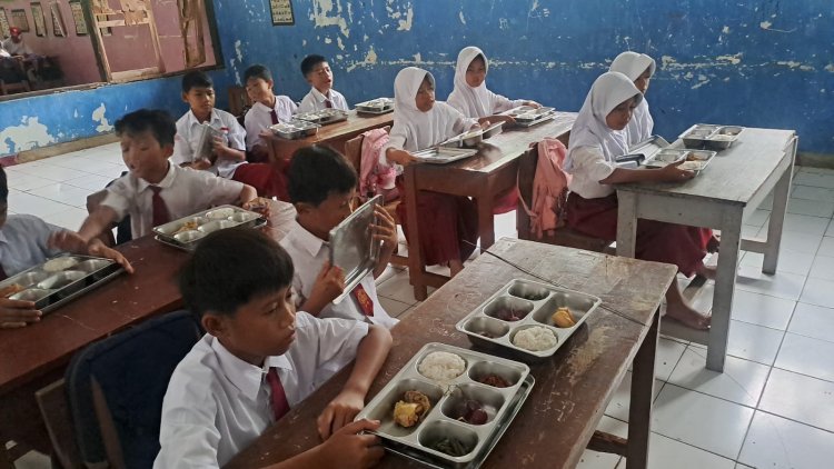 DIDUGA PENYAJIAN MENUNYA ASAL, LSM PBSR AJAK PENGURUS MBG KONDANGJAYA BERAUDIENSI