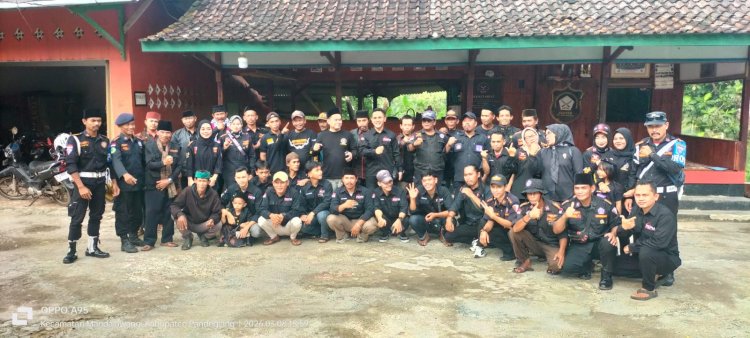 Senyum Ramah Ormas BPPKB dan FKPM saat berbagi takjil di Mandalawangi 