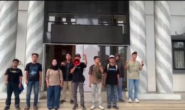 Minta Audit Semua SPPG Di Pandeglang, Karena Diduga Syarat KKN dan Manipulasi Perijinan, Aktivis Gelar Aksi Unras Di Depan Kantor Bupati Pandeglang