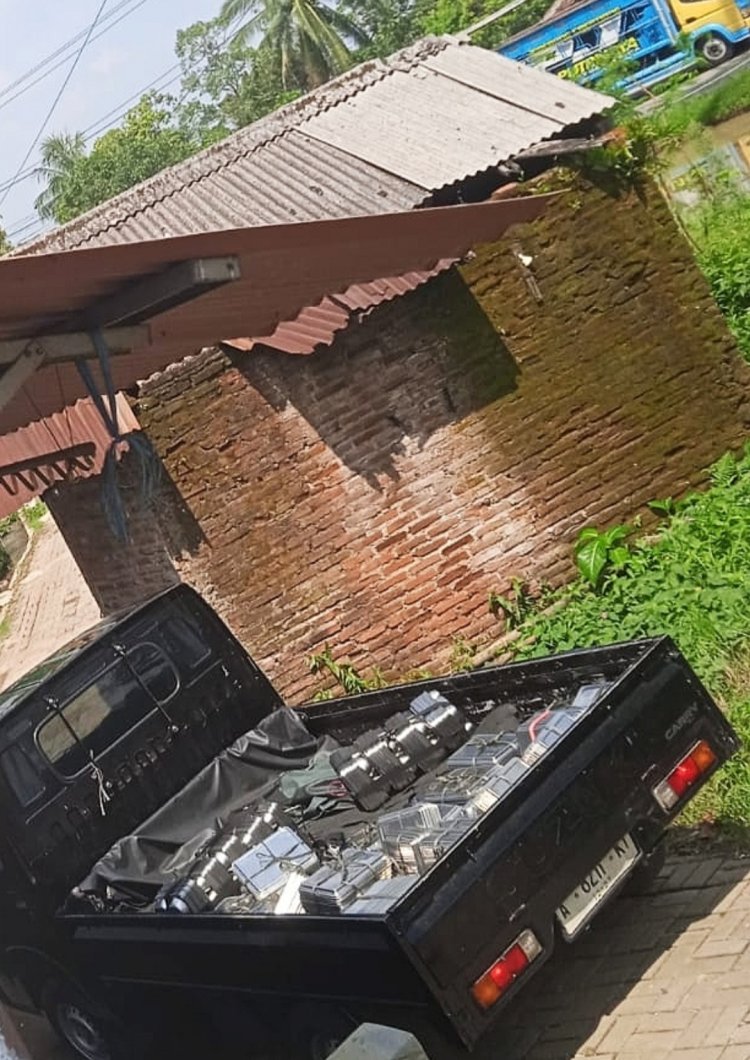 MBG Dikirim Pakai Mobil Bak Terbuka, Publik Murka: Program Bergizi Jangan Diangkut Seperti Barang Rongsokan!  ‎