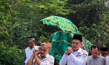 Wakil Bupati Pandeglang Turut Antar Almarhum Oji Fahruroji ke Peristirahatan Terakhir  ‎