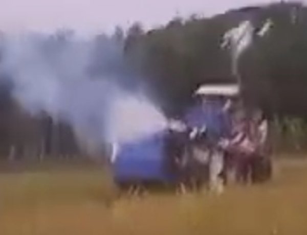 Mesin Baru Sudah Mengebul? Penampakan Combine Harvester di Cikesik Jadi Sorotan Warga