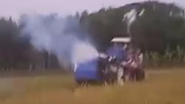 Mesin Baru Sudah Mengebul? Penampakan Combine Harvester di Cikesik Jadi Sorotan Warga