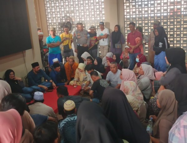 MELEDAK! Warga Tagih Janji H. Roni Mitra, Dugaan Kerugian Miliaran Rupiah  ‎