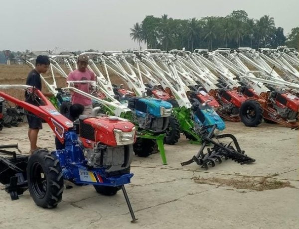 ‎100 Alsintan Lewat Pokir DPRD Pandeglang Disalurkan, 12 Kecamatan Tak Kebagian  ‎