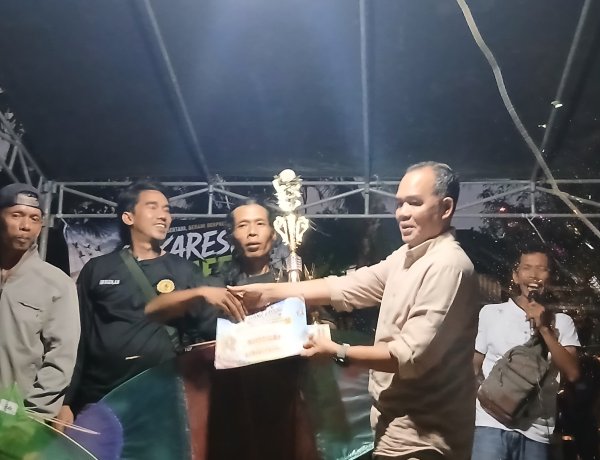 Acara Pelombaan Layang-layang Di Desa Pasirkadu Kecamatan Sukaresmi, Dihadiri Ketua Komisi IV DPRD Pandeglang TB. Udi Juhdi & Unsur Forkopincam