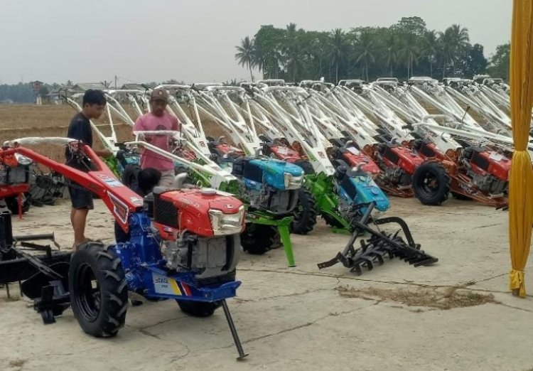 ‎100 Alsintan Lewat Pokir DPRD Pandeglang Disalurkan, 12 Kecamatan Tak Kebagian  ‎