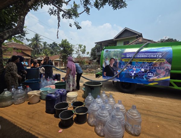 ‎Peduli Warga Terdampak Kemarau, Dapur SPPG Cisereh Cisata Siapkan Lima Mobil Bantuan Air Bersih