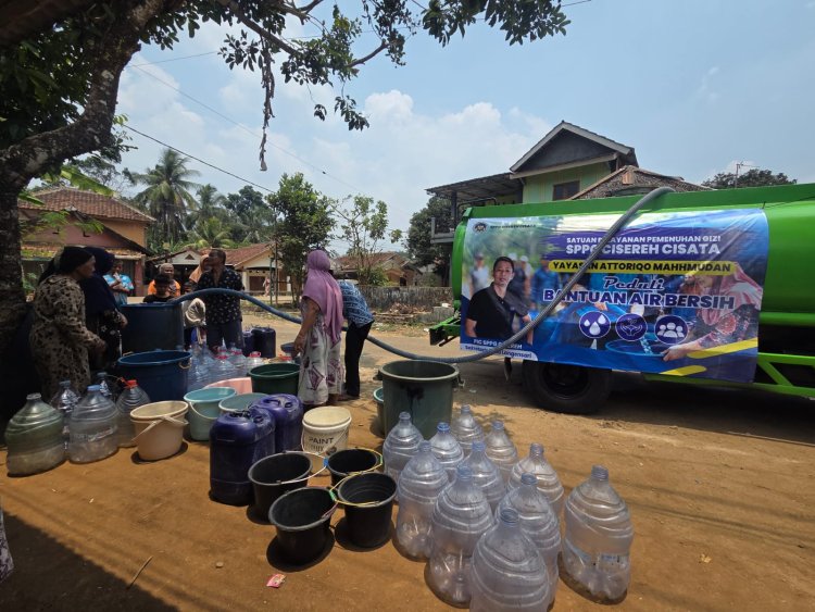 ‎Peduli Warga Terdampak Kemarau, Dapur SPPG Cisereh Cisata Siapkan Lima Mobil Bantuan Air Bersih